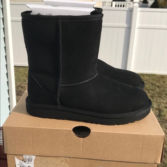 UGG Classic Short II - Picture 4 of 7